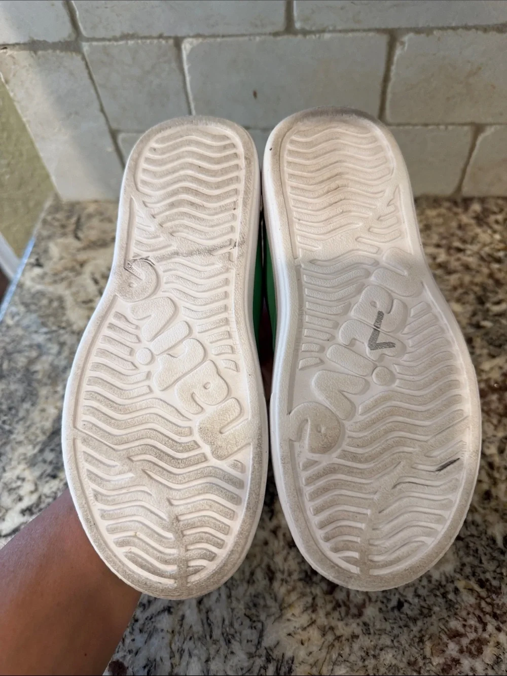 Native Miles Shoes Youth Kids green Slip On Water Shoes Lite Size J3 Unisex J3